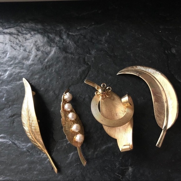 Vintage Gold Tone Leaf Pin Lot Bundle of 4 - Picture 1 of 7